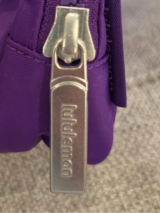NWT Lululemon Everywhere Belt Bag In College Purple - Picture 9 of 9